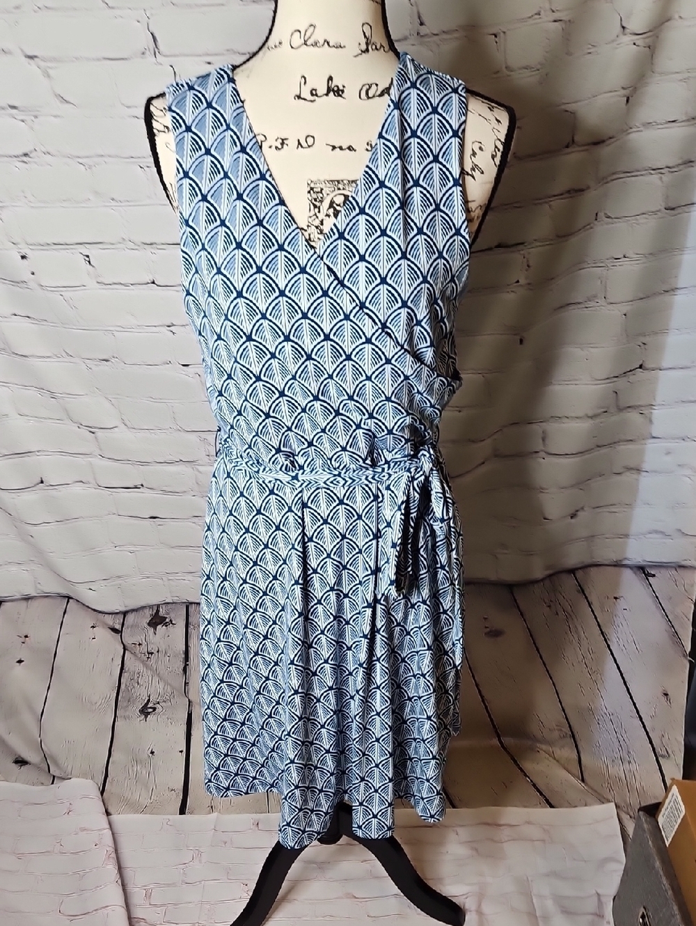 41 Hawthorn Blue and White Geometric Faux Wrap Sleeveless Dress Size Large